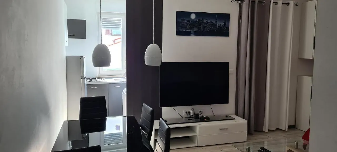 Apartments Peti Pola 0*,