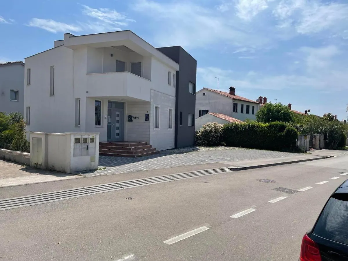 Apartments Peti Pola