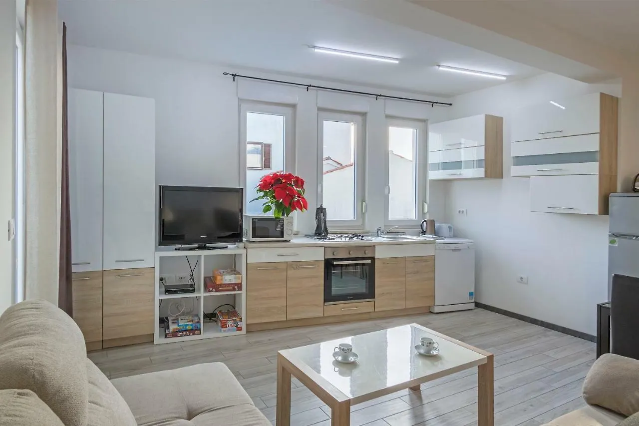 Apartments Peti Pola