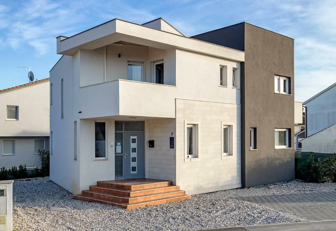 Apartments Peti location